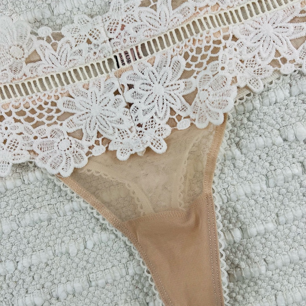 36D/M Victoria’s Secret Dream Angels Bra & Thong Set - Picture 8 of 11